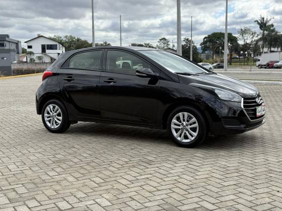 HYUNDAI HB20 1.0 COMFORT PLUS 12V FLEX 4P MANUAL